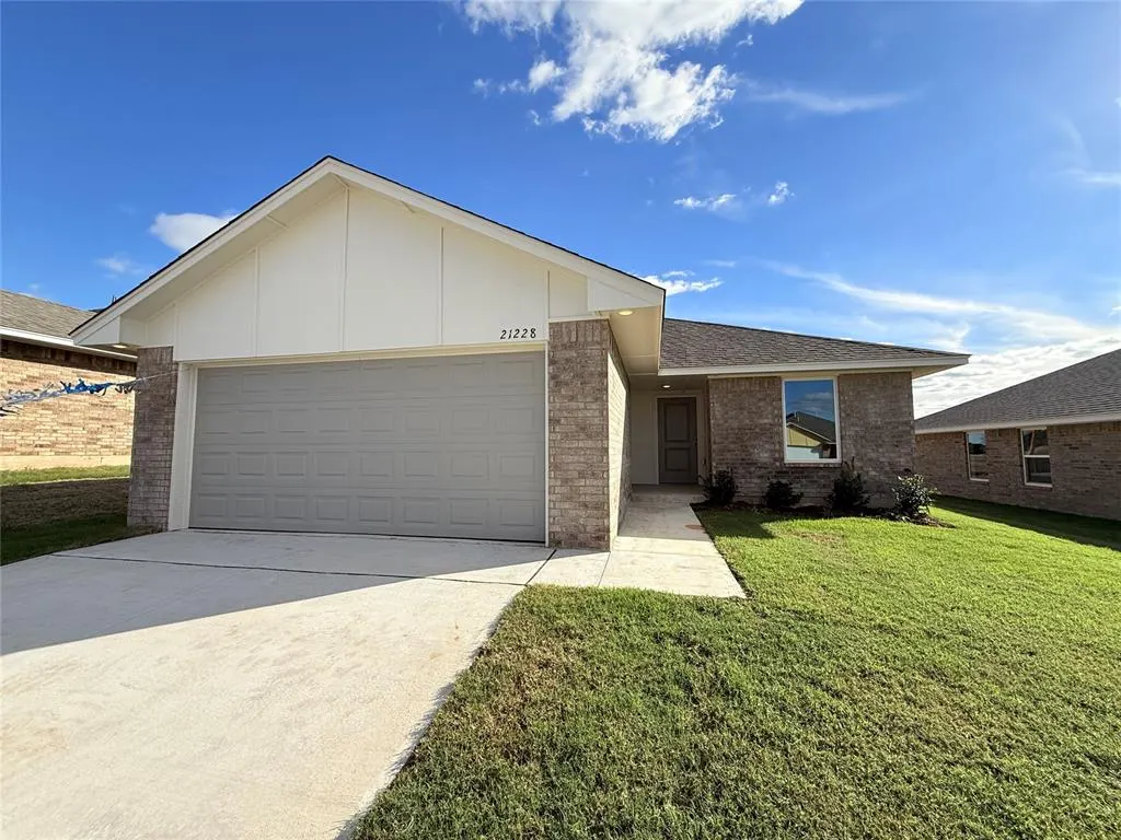 Front exterior — 21228 SE 32nd Street, Harrah, OK 73045