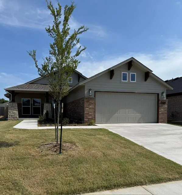 Front exterior — 20091 Woodrock Street, Harrah, OK 73045