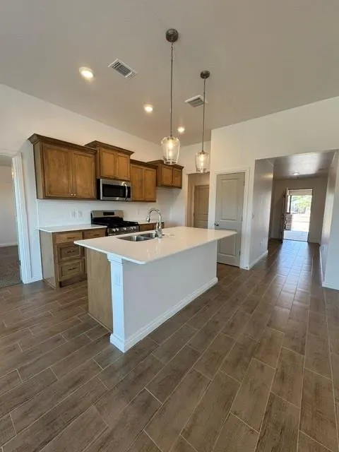 Photo 11 — 20090 Woodrock Street, Harrah, OK 73045