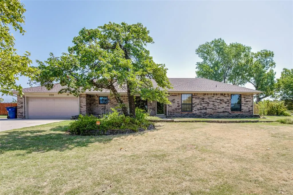 Front exterior — 402 Ash Road, Choctaw, OK 73020