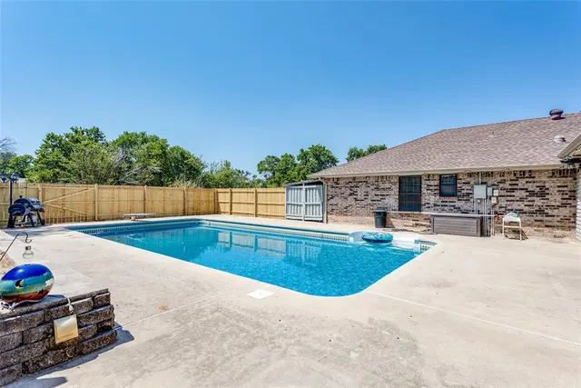 Photo 2 — 402 Ash Road, Choctaw, OK 73020
