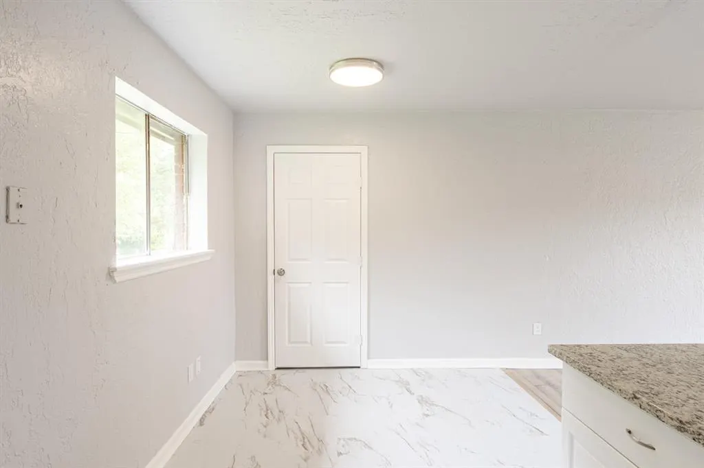 Photo 13 — 2605 Queensbury Road, Moore, OK 73160