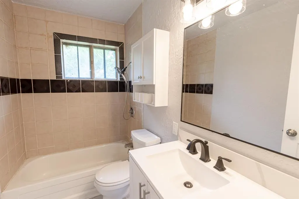 Photo 14 — 2605 Queensbury Road, Moore, OK 73160