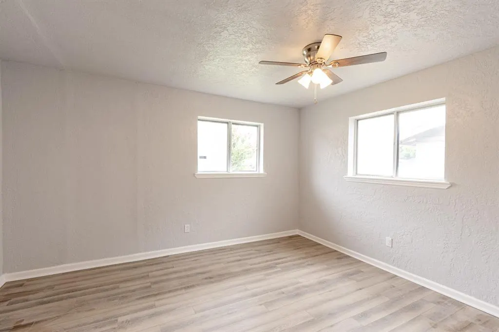 Photo 15 — 2605 Queensbury Road, Moore, OK 73160