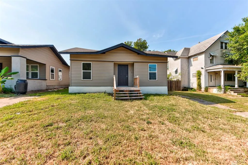 Front exterior — 1015 E Main Street, Shawnee, OK 74801