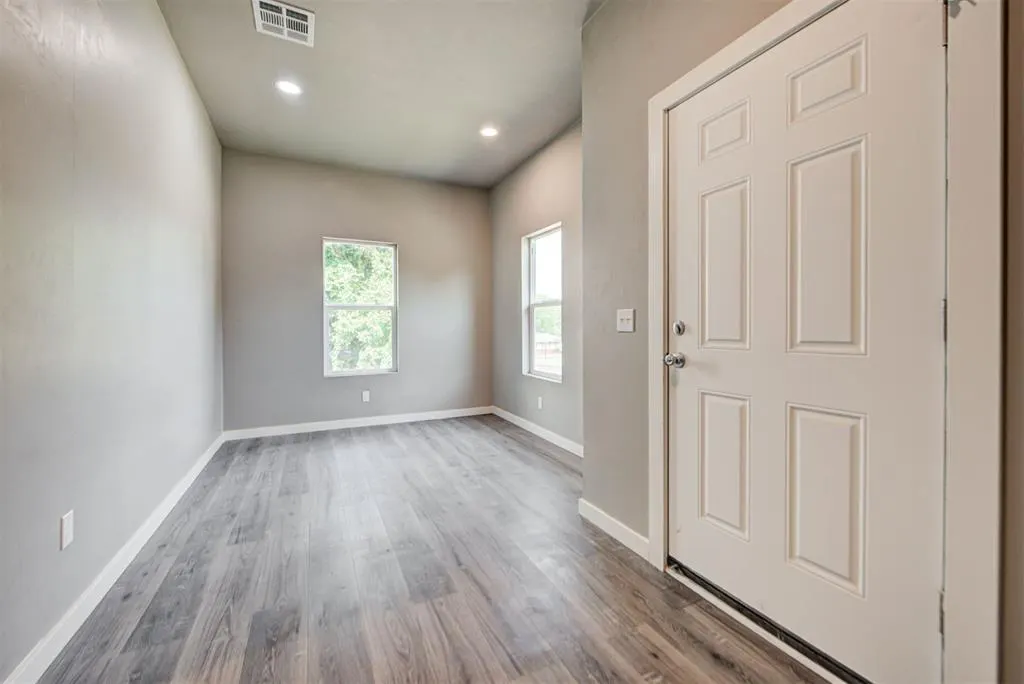 Photo 8 — 1015 E Main Street, Shawnee, OK 74801