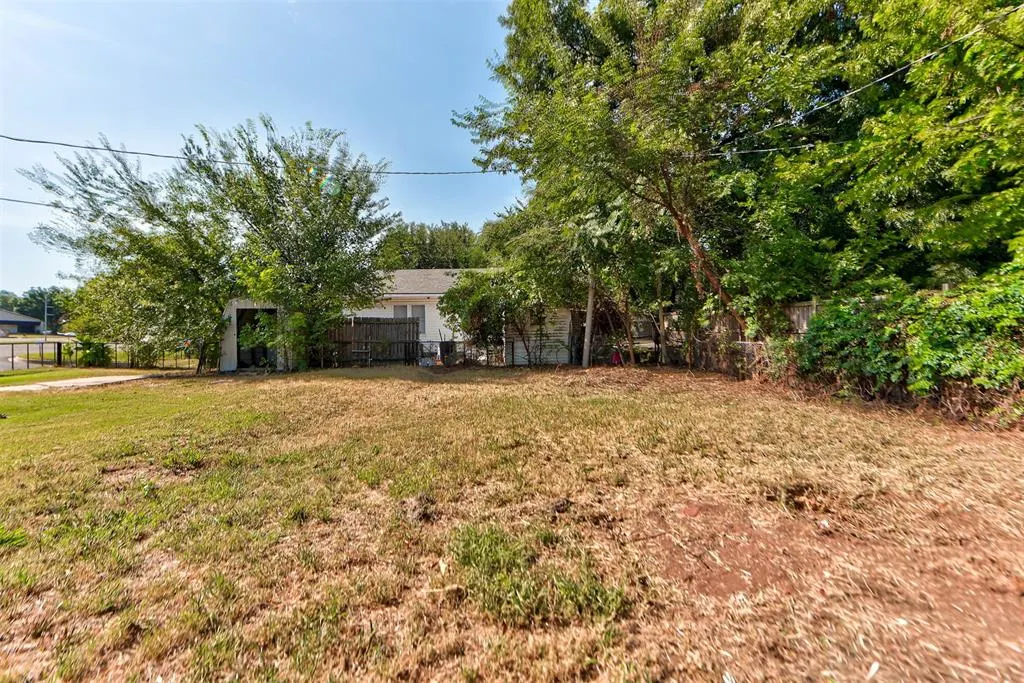 Photo 40 — 1015 E Main Street, Shawnee, OK 74801