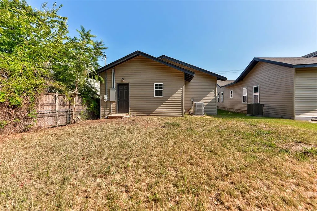 Photo 41 — 1015 E Main Street, Shawnee, OK 74801