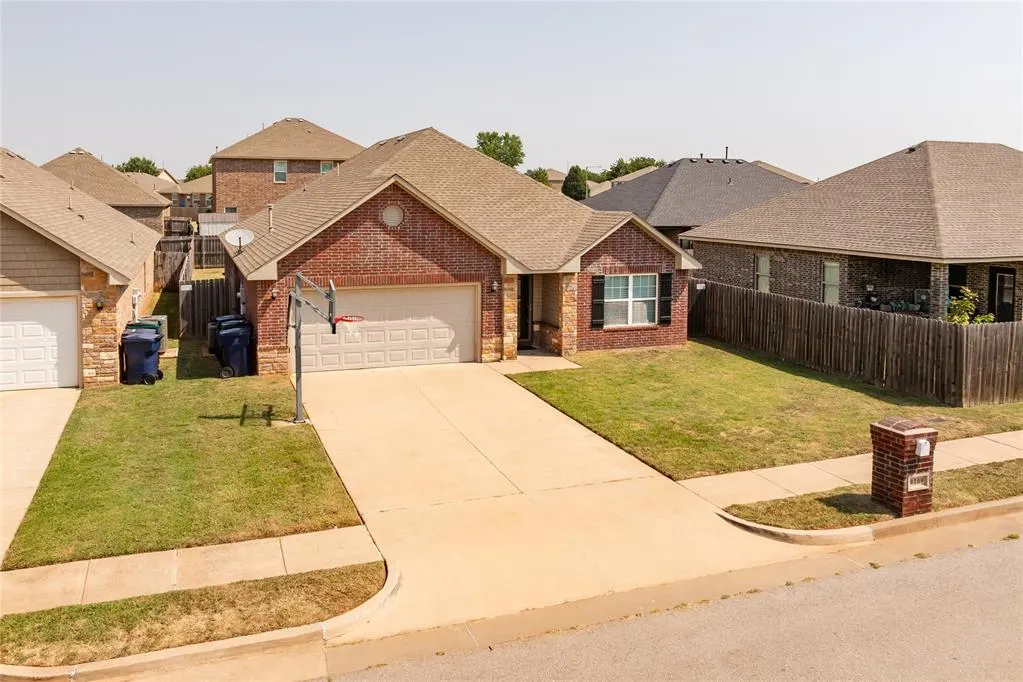 Photo 2 — 9209 NW 71st Street, Yukon, OK 73099
