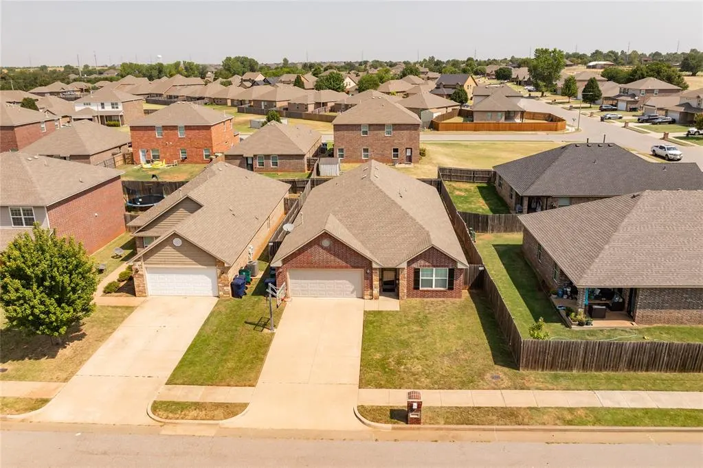 Photo 4 — 9209 NW 71st Street, Yukon, OK 73099