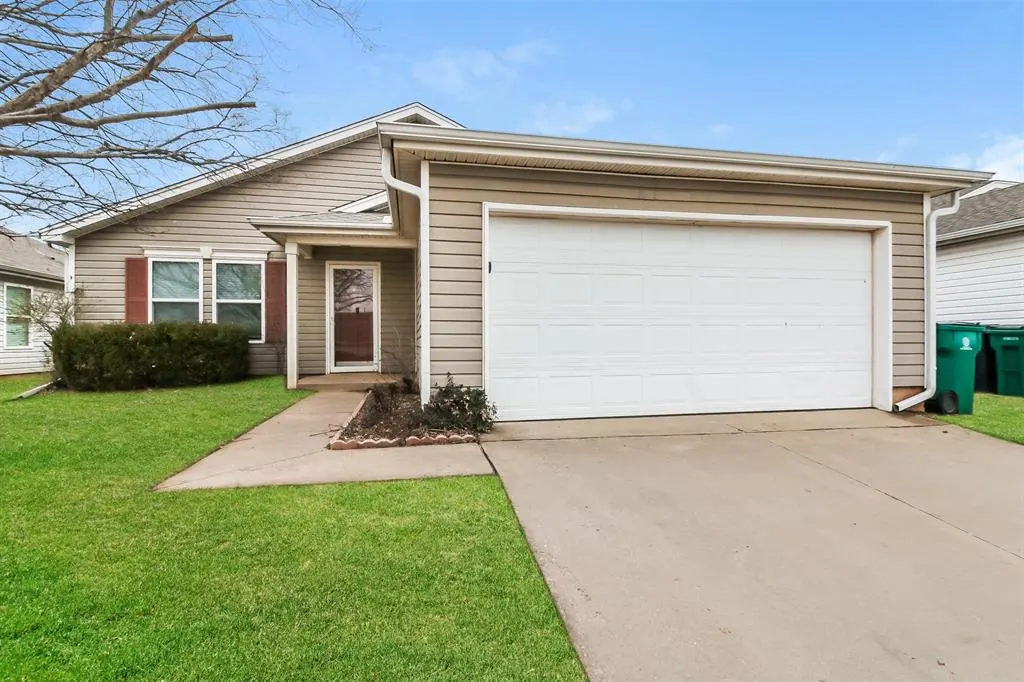 Photo 2 — 14913 Madder Drive, Edmond, OK 73013