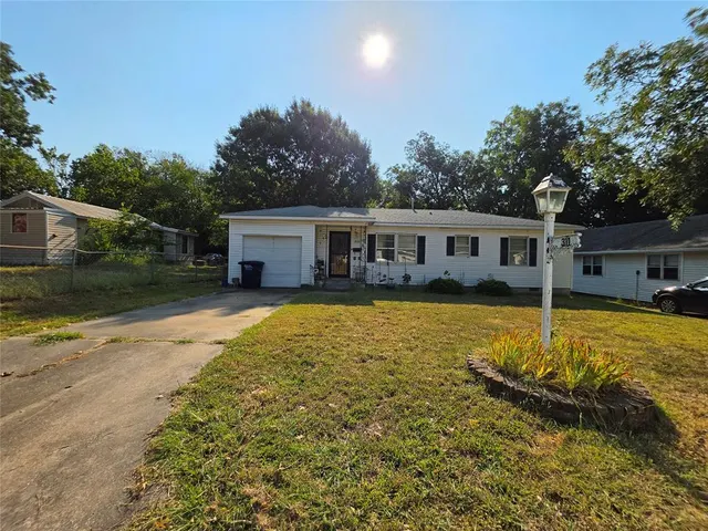 Photo 2 — 311 N Roosevelt Avenue, Shawnee, OK 74801