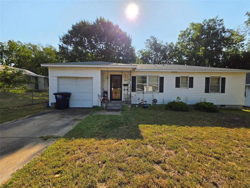 Photo 3 — 311 N Roosevelt Avenue, Shawnee, OK 74801