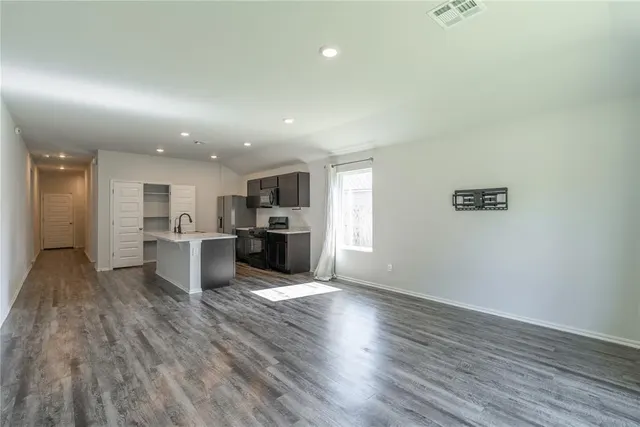 Photo 4 — 12104 SW 33rd Street, Yukon, OK 73099