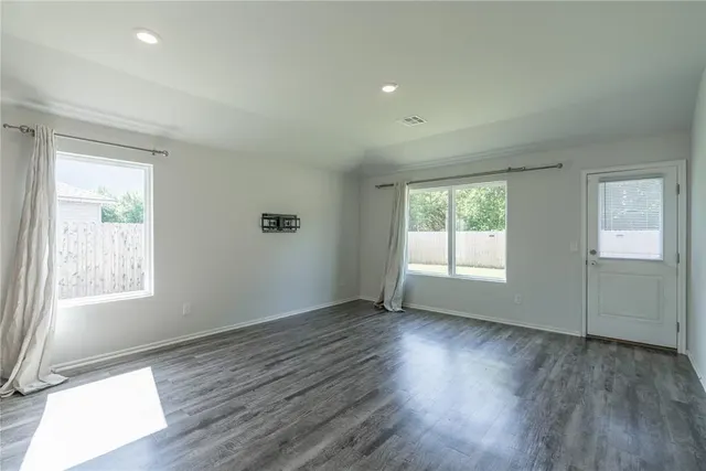 Photo 5 — 12104 SW 33rd Street, Yukon, OK 73099