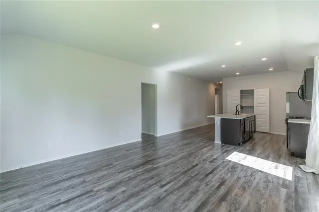 Photo 6 — 12104 SW 33rd Street, Yukon, OK 73099