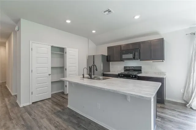 Photo 7 — 12104 SW 33rd Street, Yukon, OK 73099