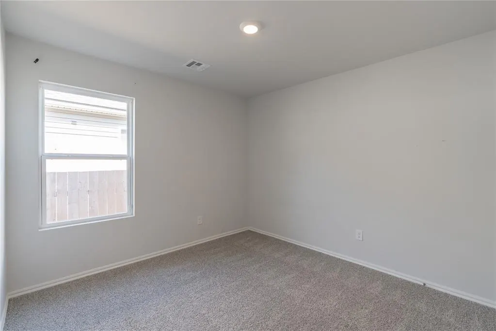 Photo 19 — 12104 SW 33rd Street, Yukon, OK 73099