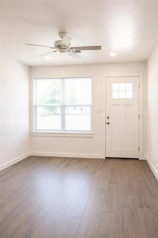 Photo 3 — 927 SW 2nd Street, Moore, OK 73160