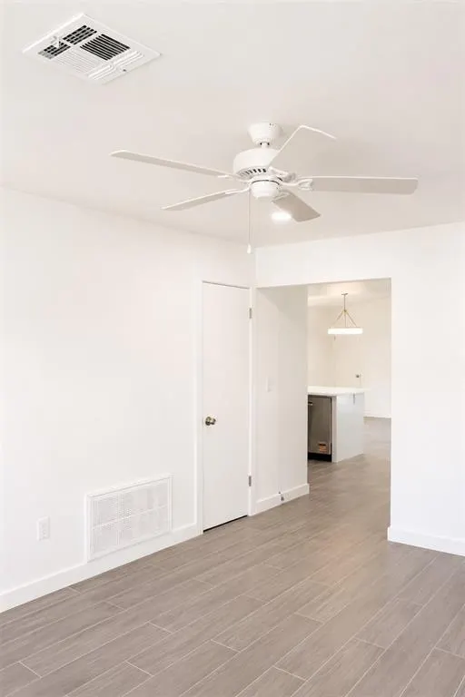 Photo 4 — 927 SW 2nd Street, Moore, OK 73160
