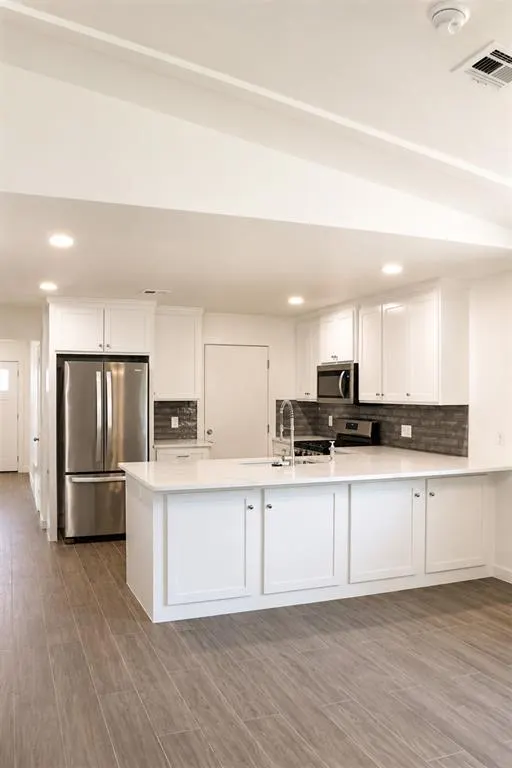 Photo 7 — 927 SW 2nd Street, Moore, OK 73160