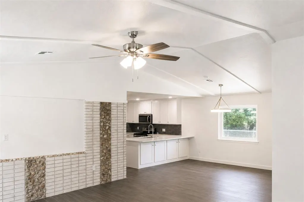 Photo 10 — 927 SW 2nd Street, Moore, OK 73160