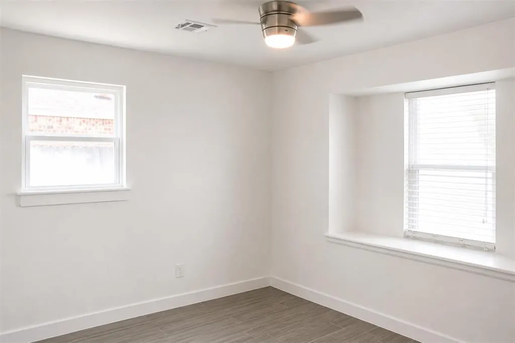 Photo 16 — 927 SW 2nd Street, Moore, OK 73160