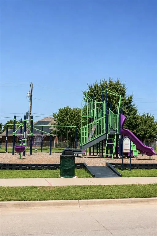 Photo 27 — 927 SW 2nd Street, Moore, OK 73160