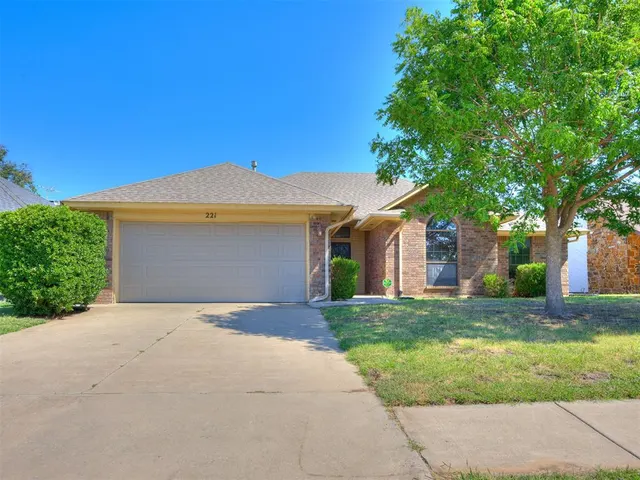 Photo 2 — 221 Cypress Drive, Oklahoma City, OK 73170