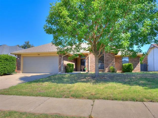Photo 3 — 221 Cypress Drive, Oklahoma City, OK 73170