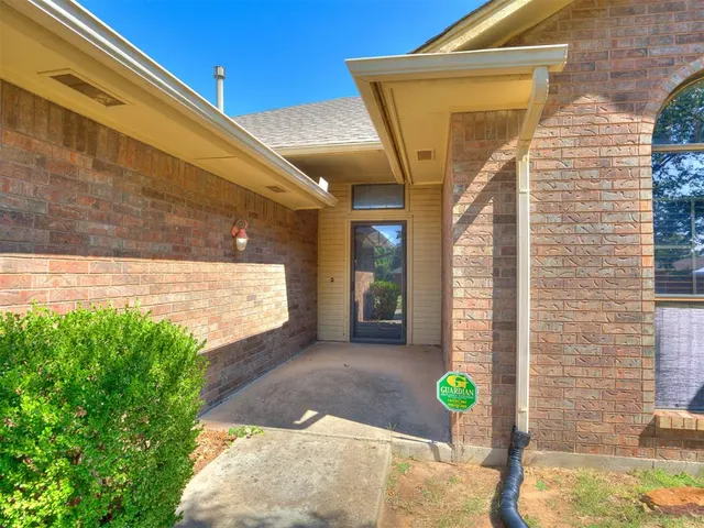 Photo 4 — 221 Cypress Drive, Oklahoma City, OK 73170