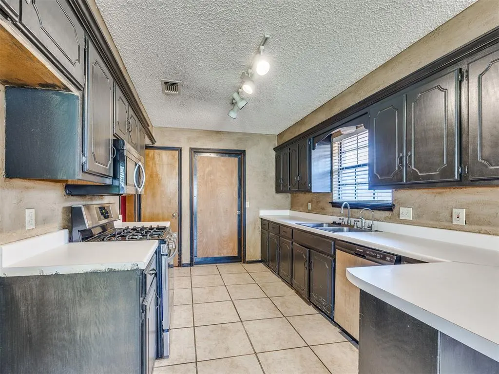 Photo 12 — 221 Cypress Drive, Oklahoma City, OK 73170