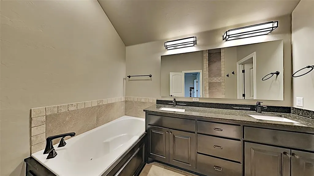 Photo 16 — 3217 Briargate Road, Edmond, OK 73034