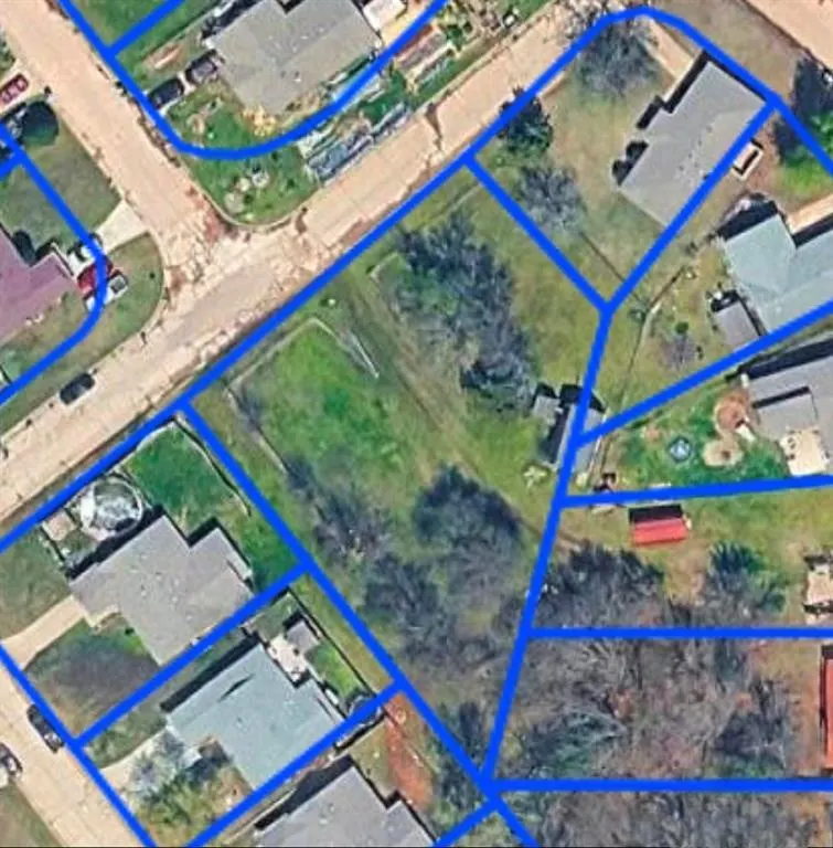 Front exterior — Thomas Boulevard, McLoud, OK 74851