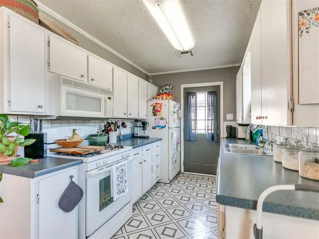 Photo 8 — 2105 Carlisle Road, Oklahoma City, OK 73120