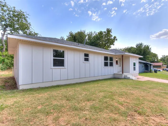 Photo 3 — 1100 Sycamore Drive, Oklahoma City, OK 73110