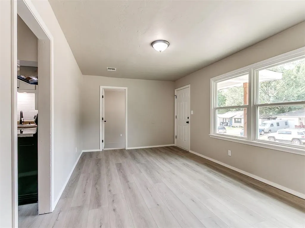 Photo 5 — 1100 Sycamore Drive, Oklahoma City, OK 73110