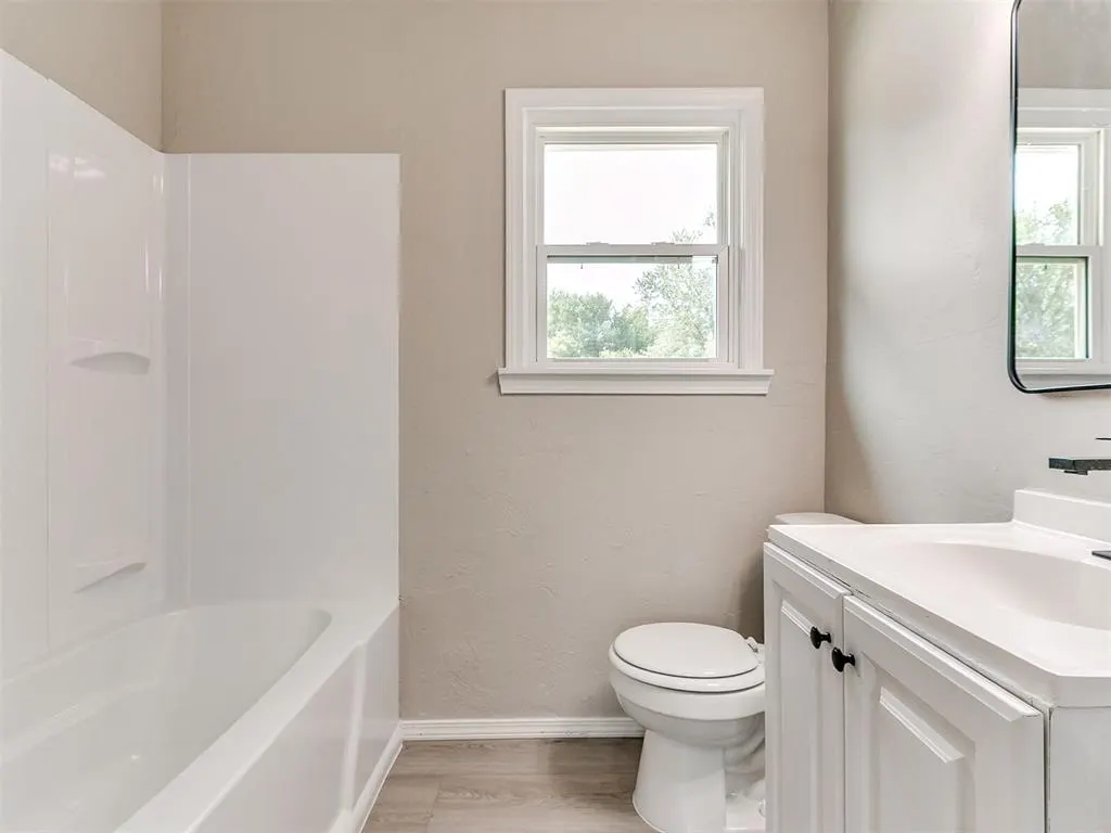 Photo 9 — 1100 Sycamore Drive, Oklahoma City, OK 73110
