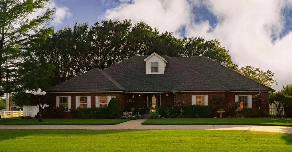 Front exterior — 25 Independence Drive, Elk City, OK 73644