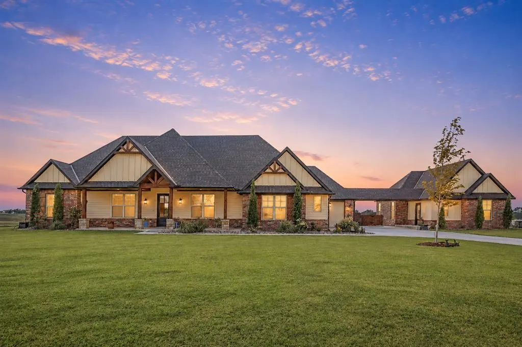Front exterior — 825 S Cimarron Road, Yukon, OK 73099