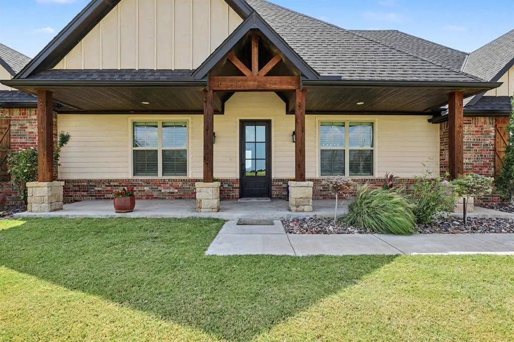 Photo 3 — 825 S Cimarron Road, Yukon, OK 73099
