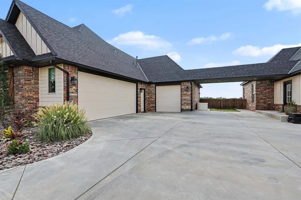 Photo 29 — 825 S Cimarron Road, Yukon, OK 73099