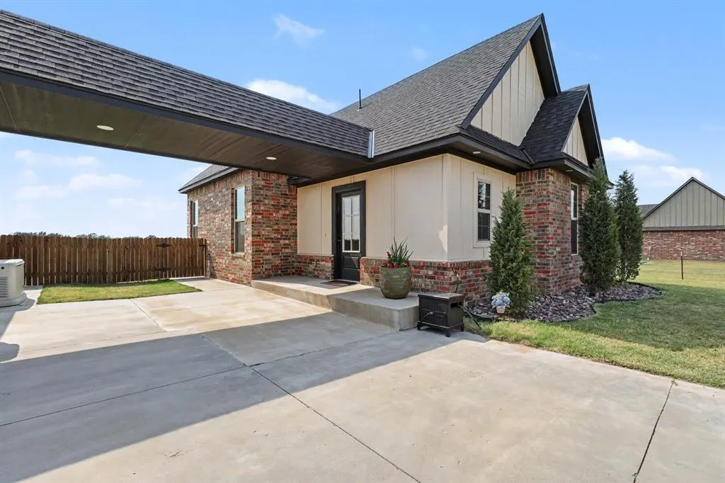 Photo 30 — 825 S Cimarron Road, Yukon, OK 73099