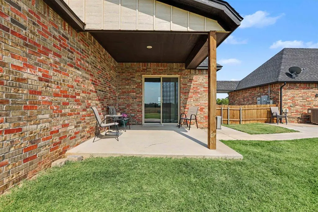 Photo 43 — 825 S Cimarron Road, Yukon, OK 73099