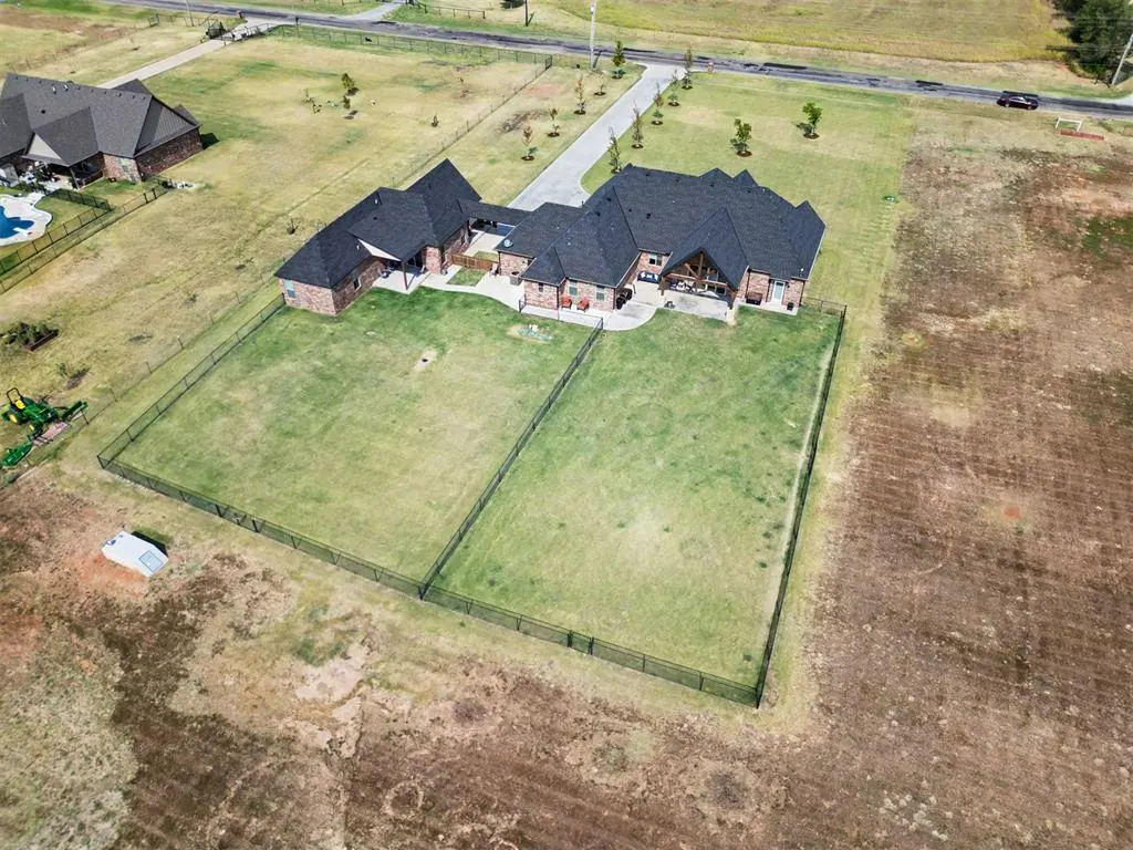 Photo 46 — 825 S Cimarron Road, Yukon, OK 73099