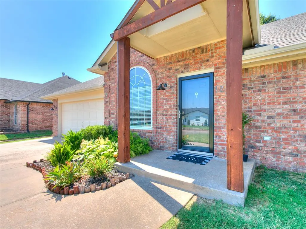 Front exterior — 121 Meadows Lane, Shawnee, OK 74804