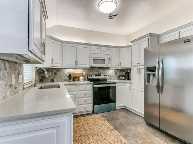 Photo 4 — 121 Meadows Lane, Shawnee, OK 74804