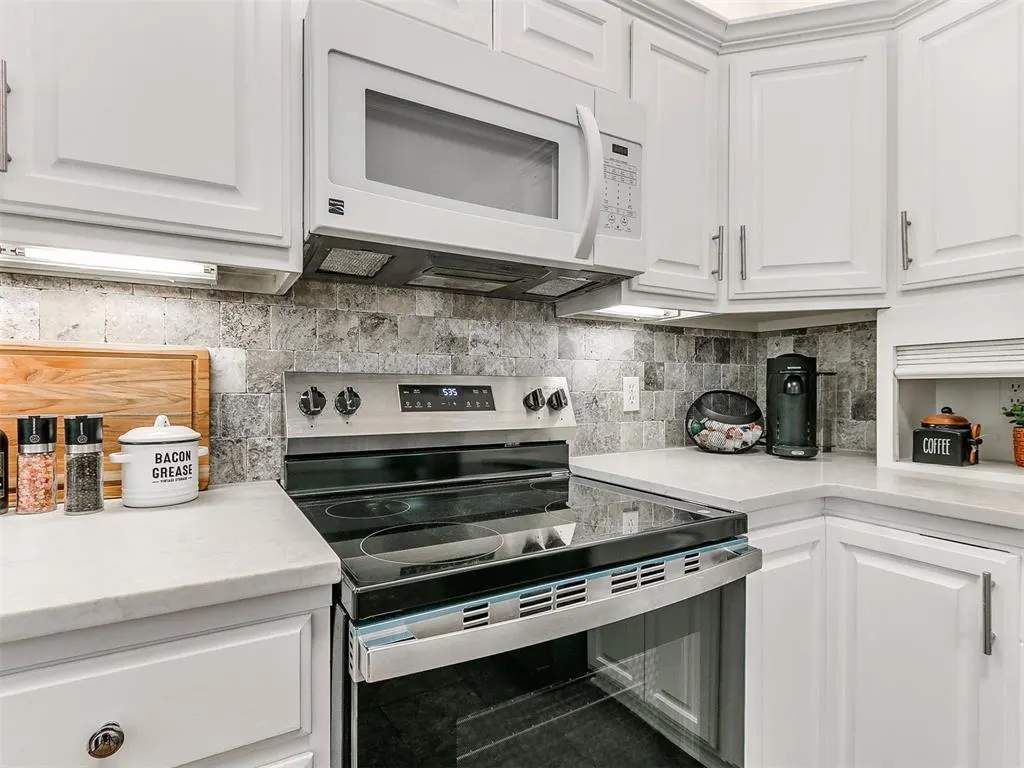 Photo 5 — 121 Meadows Lane, Shawnee, OK 74804