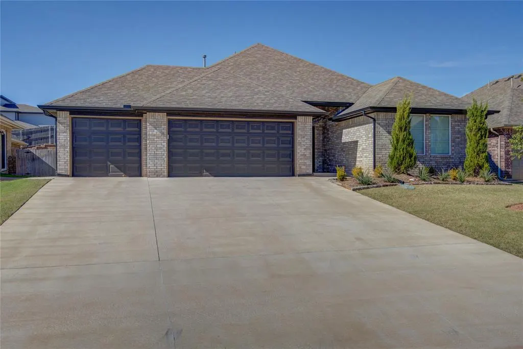 Front exterior — 2133 Santa Monica Street, Edmond, OK 73034