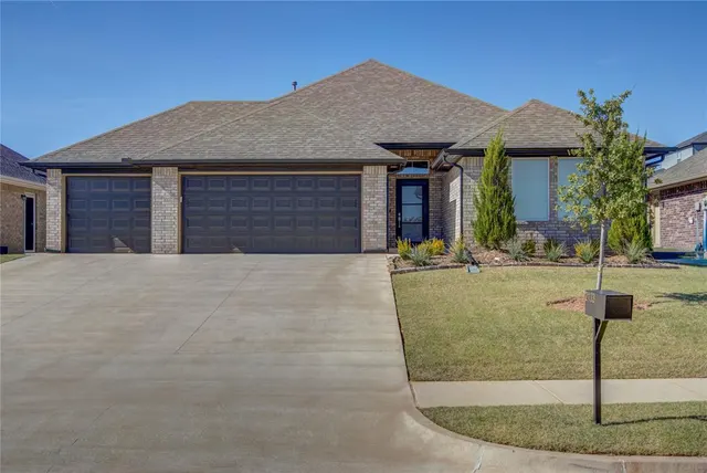 Photo 2 — 2133 Santa Monica Street, Edmond, OK 73034